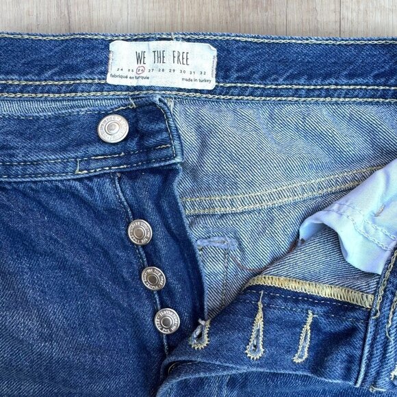 WE THE FREE Maggie Mid Rise Button Fly Straight Leg Frayed Hem Denim Jeans 26 /4 - Picture 5 of 8